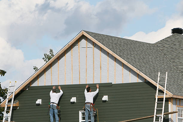 Professional Emergency Siding Repair technician working in Liberty, SC